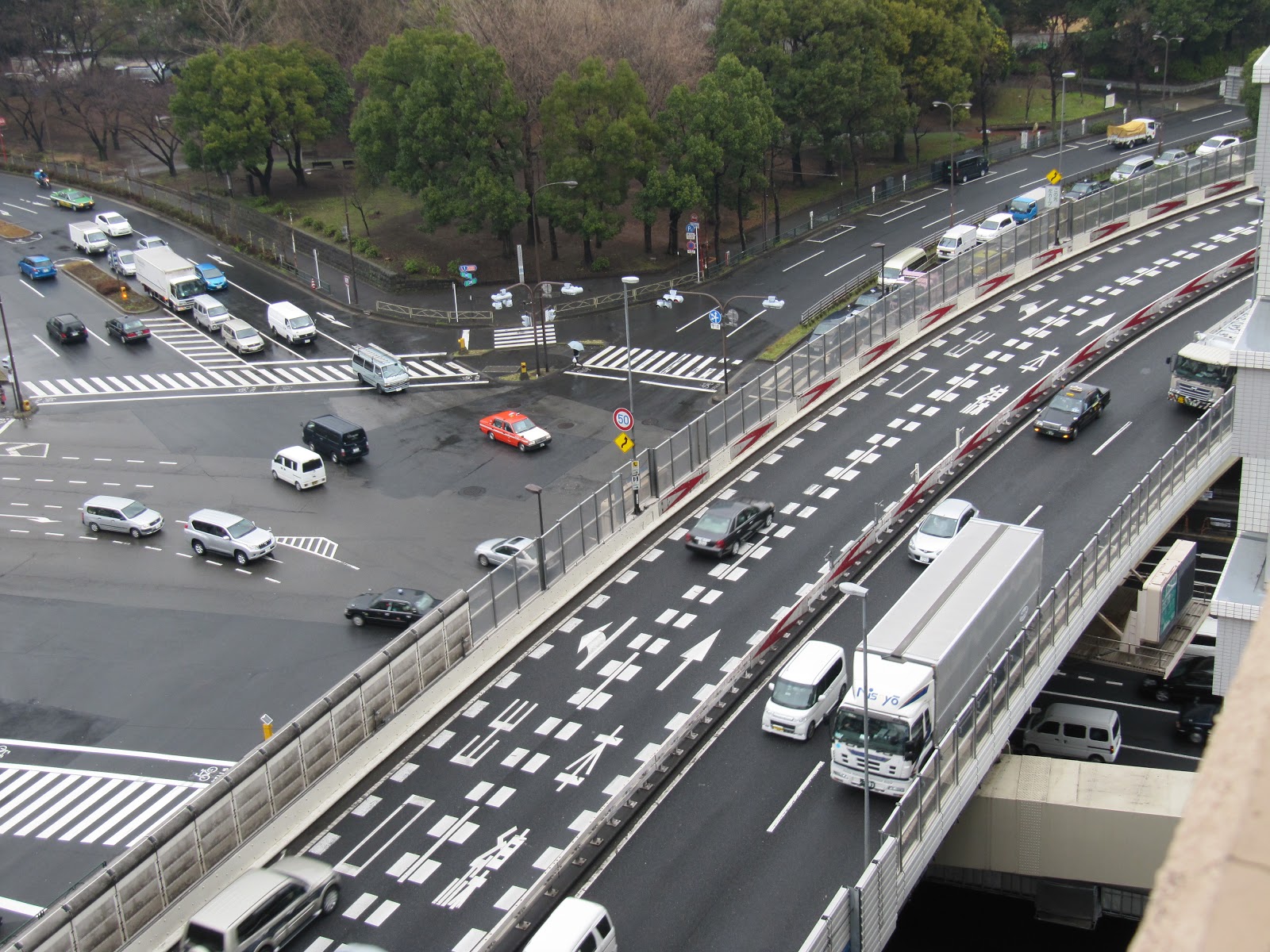 首都圏／高速道路「新料金案」、渋滞緩和へ格差設定　首都高の大口割「50％」