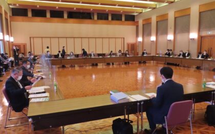 改善基準／休息期間　トラック「原則11時間」か　厚労省、バス事業で見直し案