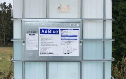 尿素水供給不足　「備蓄切れ」危機感募る　原料高騰、計30円上げ