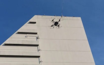 東京・中野区など、ドローンで建物間飛行が成功