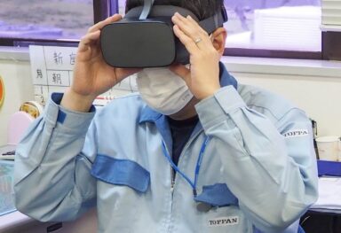 凸版物流／ドライバー教育にVR機器導入、高い臨場感で事故87％減　管理側の業務負担も低減　個別指導の成果高まる