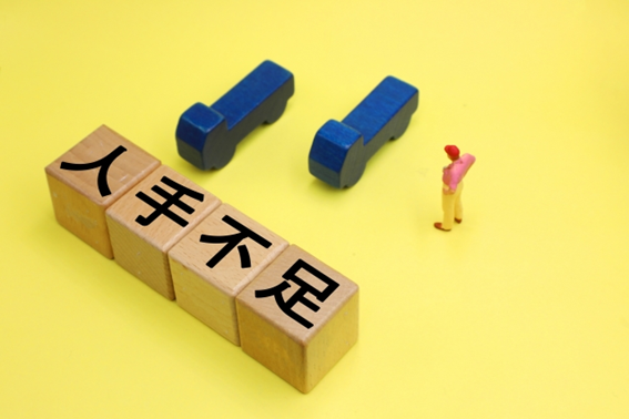 運送業におけるドライバー不足はなぜ?実態や背景、対策についてご紹介