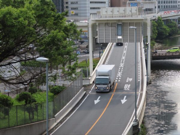 首都高料金、10月改定 大口割引30年度まで 全車種平均8.1%上げ