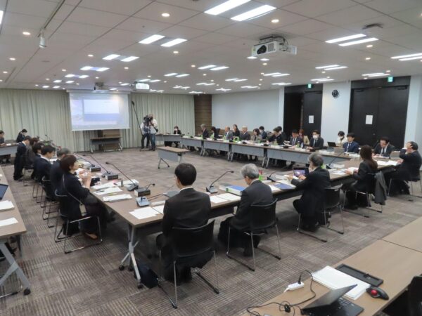 厚労省／労働時間規制見直し、労使の隔たり埋まらず　「年次有休」取得上限も