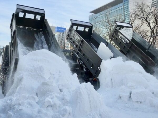 さっぽろ雪まつり／雪の輸送、ダンプ事業者が協力　10㌧トラック2500台分