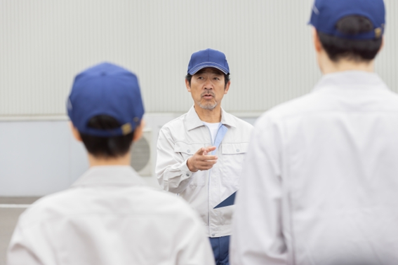 運行管理者は運転してはいけない？ドライバー兼任のルールとリスクを解説