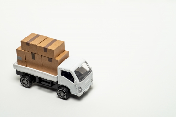 トラックドライバーの人手不足が深刻化する原因とは？リスクと解決策を解説