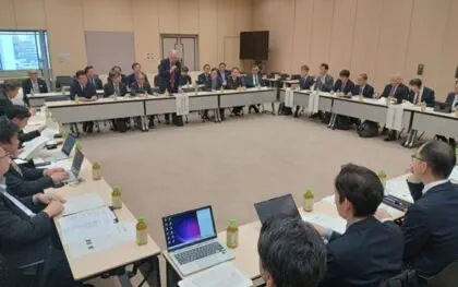 出版業界、適正原価義務化に危機感　運賃高騰なら教科書すら運べぬ